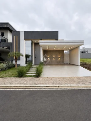 <strong>Casa térrea mobiliada no Condomínio Ecoville</strong>