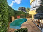 <strong>Sobrado Alto Padrão 4 suítes para locação no Centro</strong>