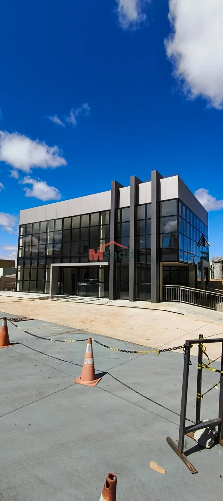 Prédio Comercial Anexo Ao Posto Bp