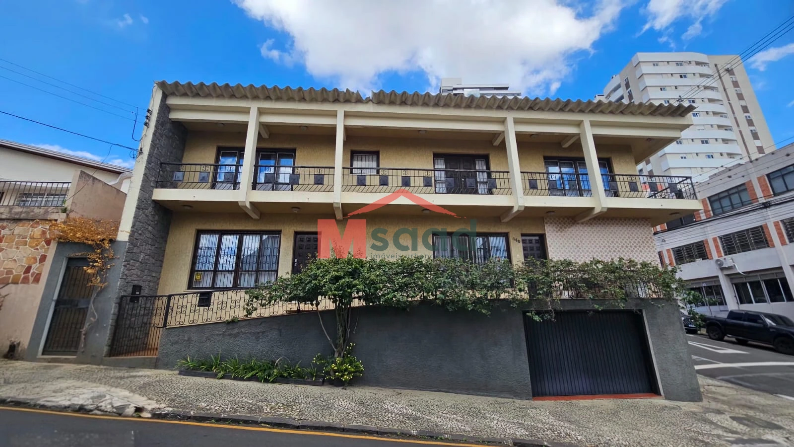 Sobrado De Esquina 6 Quartos (1 Suíte) A Venda - Centro