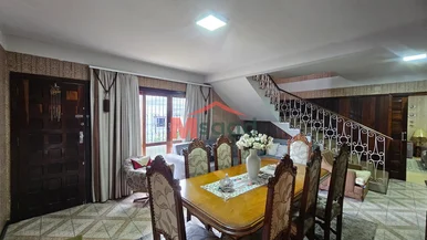 Sobrado De Esquina 6 Quartos (1 Suíte) A Venda - Centro