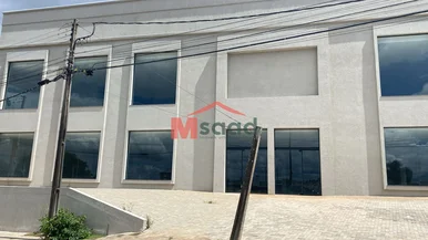 <strong>Prédio Comercial Imponente na Rua Dr. Lauro Cunha Fortes</strong>