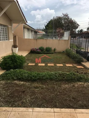 <strong>CASA A VENDA RUA IVON ZARDO</strong>