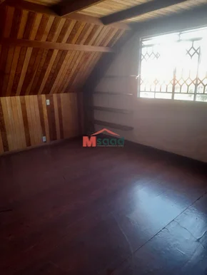 Casa Central Com Piscina E Amplo Terreno