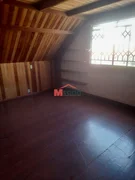 <strong>CASA CENTRAL COM PISCINA E AMPLO TERRENO</strong>