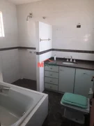 <strong>CASA CENTRAL COM PISCINA E AMPLO TERRENO</strong>