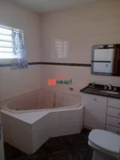 <strong>CASA CENTRAL COM PISCINA E AMPLO TERRENO</strong>