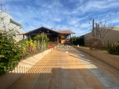 <strong>CASA A VENDA ESTILO COLONIAL RUA ALVES MACIEL - OFICINAS</strong>