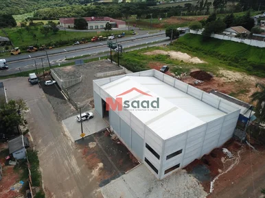 <strong>BARRACÃO COM PÁTIO NA COLÔNIA LUIZA</strong>