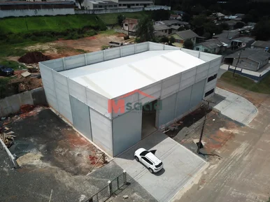 Barracão Com Pátio Na Colônia Luiza