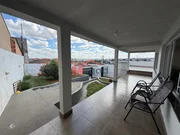 <strong>CASA COMPLETA COM ÁREA GOURMET E 4 VAGAS COBERTAS</strong>