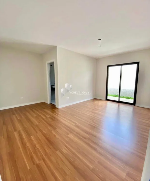 Foto Casa com três quartos (1 suíte) - Jardim Carvalho