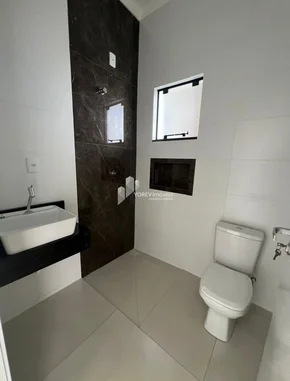 Casa Com Dois Quartos Sendo Um Suíte - Terraliz