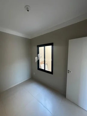 Casa De Esquina Com 3 Quartos - Bairro òrfãs