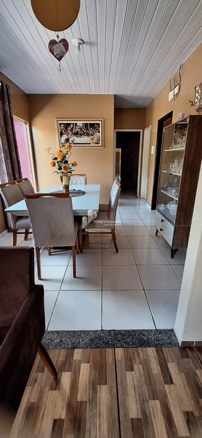 Miniatura - Foto Casa com três quartos de esquina em Imbituva