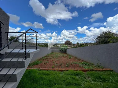 Miniatura - Foto Sobrado em Oficinas com 3 quartos (1 suíte)