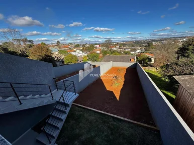 Miniatura - Foto Sobrado em Oficinas com 3 quartos (1 suíte)