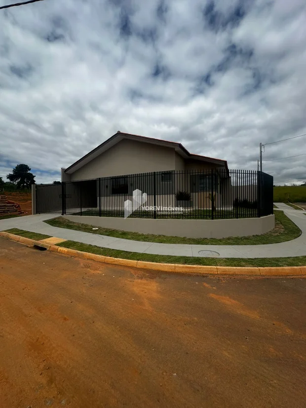 Foto Casa de esquina com 3 quartos - Pq. das Palmeiras - Contorno