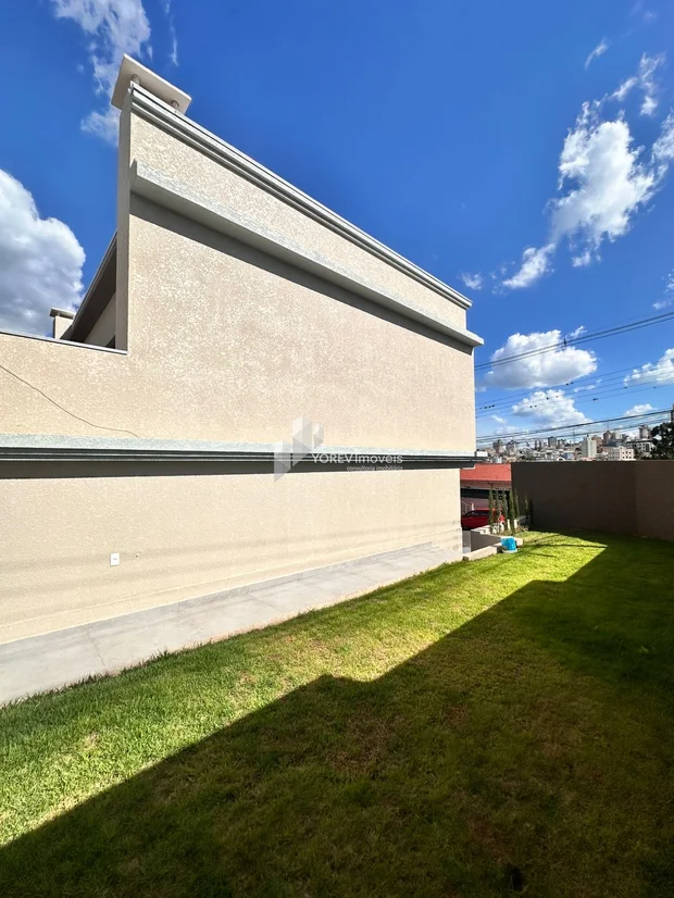 Foto Sobrado com 3 suítes - no Jardim Carvalho