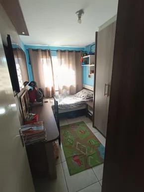 Casa De Esquina Com Três Quartos - Jardim Veneza