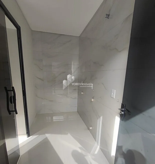 Foto SOBRADO 3Q - SENDO UM SUÍTE / CONTORNO