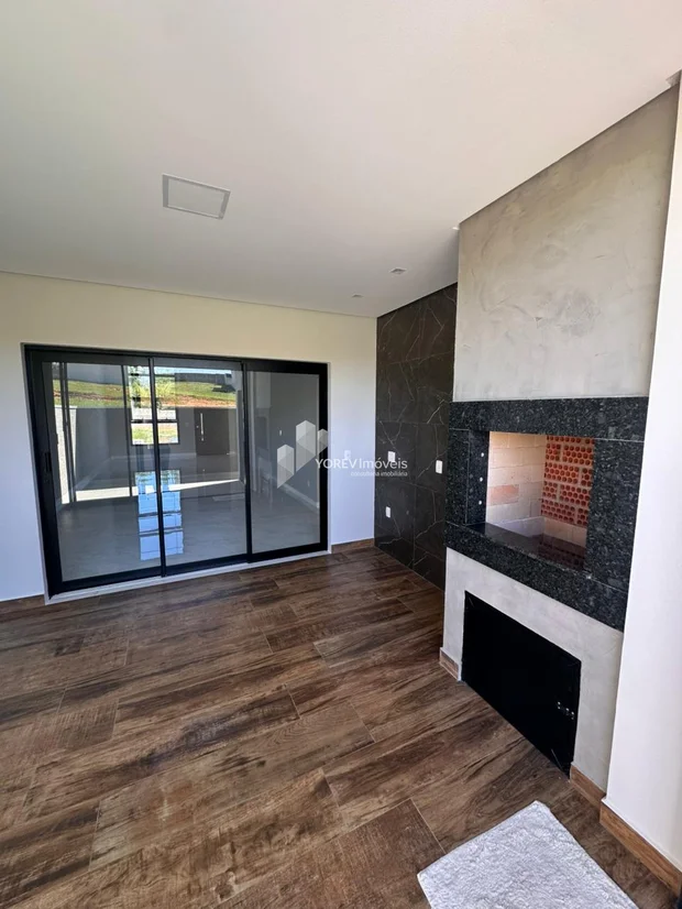 Foto Casa com três quartos (1 suíte) - EOS MIRANTE