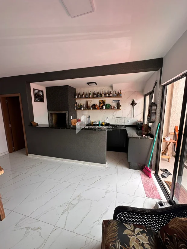 Foto Sobrado de esquina - com 3 quartos (1 suíte) - Uvaranas