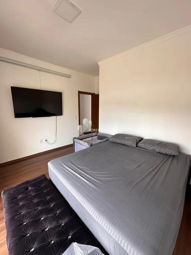 Foto Sobrado de esquina - com 3 quartos (1 suíte) - Uvaranas