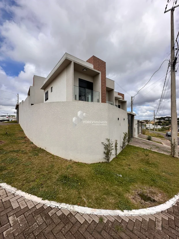Foto Sobrado de esquina - com 3 quartos (1 suíte) - Uvaranas