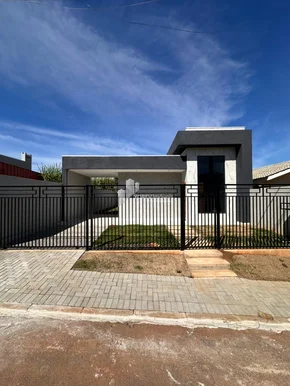 Casa Com 3 Quartos (1 Suíte) - Bairro Le Parc