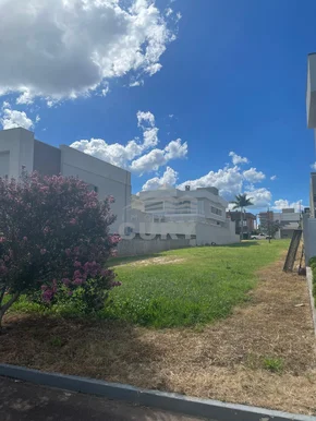 <strong>TERRENO Á VENDA - CONDOMINIO FONTANA DI TREVI</strong>