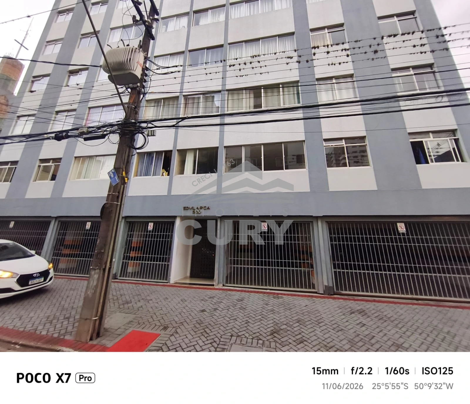 Apartamento Central, Excelente Localização, Com 2 Quartos E Garagem Coberta