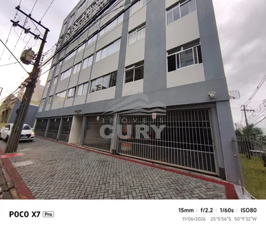 Apartamento Central, Excelente Localização, Com 2 Quartos E Garagem Coberta