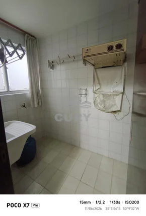 Apartamento Central, Excelente Localização, Com 2 Quartos E Garagem Coberta