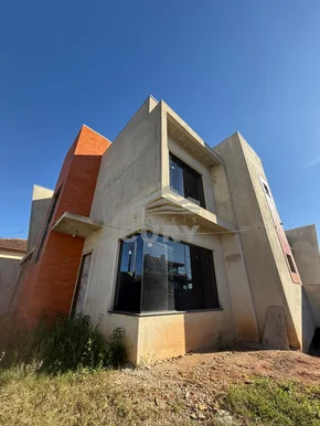 Sobrado á Venda No Bairro órfâs Proximo Ao Colégio Marista .