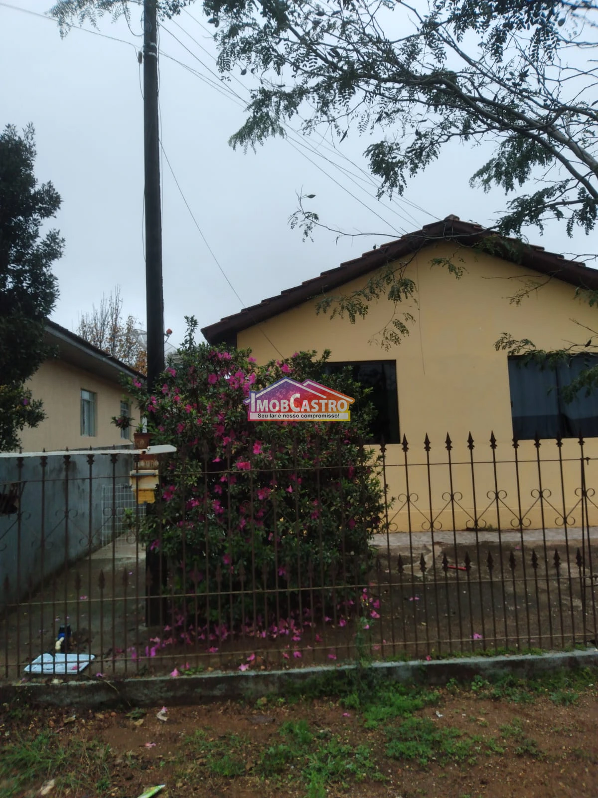 <strong>CASA DE 2 QUARTOS E EDÍCULA À VENDA - JARDIM DAS ARAUCÁRIAS</strong>