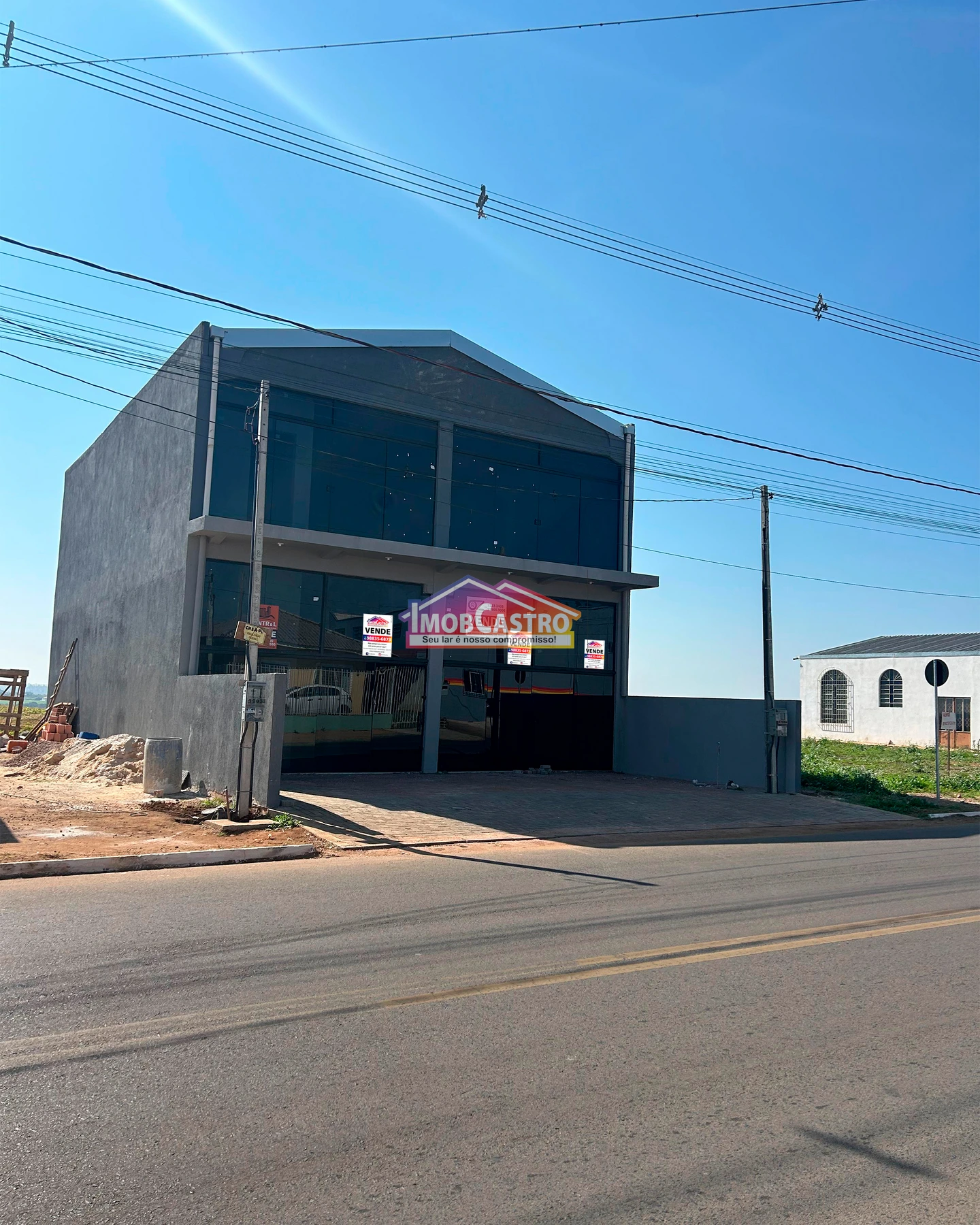 <strong>BARRACÃO COMERCIAL COM 3 BANHEIROS E LAVANDERIA - ALVORADA</strong>