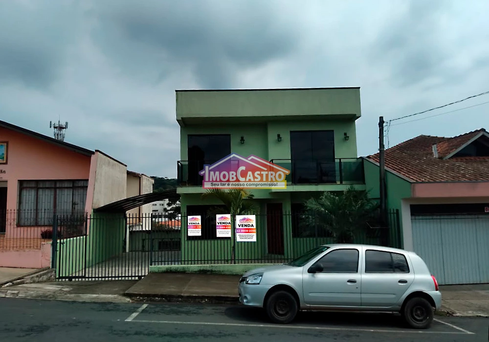 <strong>SOBRADO NO CENTRO COM SUÍTE E MÓVEIS PLANEJADOS - CENTRO</strong>