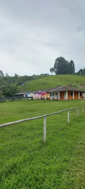 <strong>CHÁCARA COM 2 TANQUES E 3 IMÓVEIS EM 19 MIL METROS - CASTRO</strong>