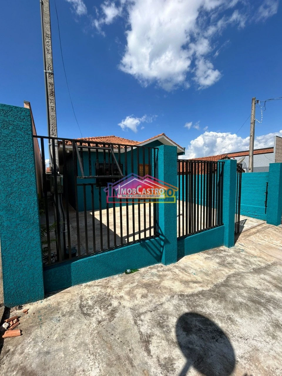 <strong>CASA DE 2 QUARTOS E 160m² DE TERRENO - SANTA TEREZINHA</strong>