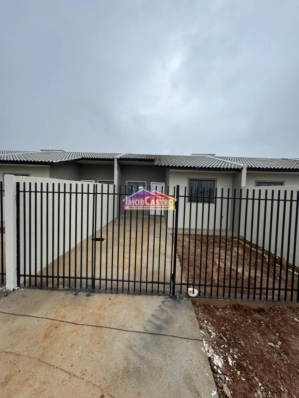 <strong>CASA A VENDA DE 2 QUARTOS EM PONTA GROSSA - PARQUE ROYAL</strong>