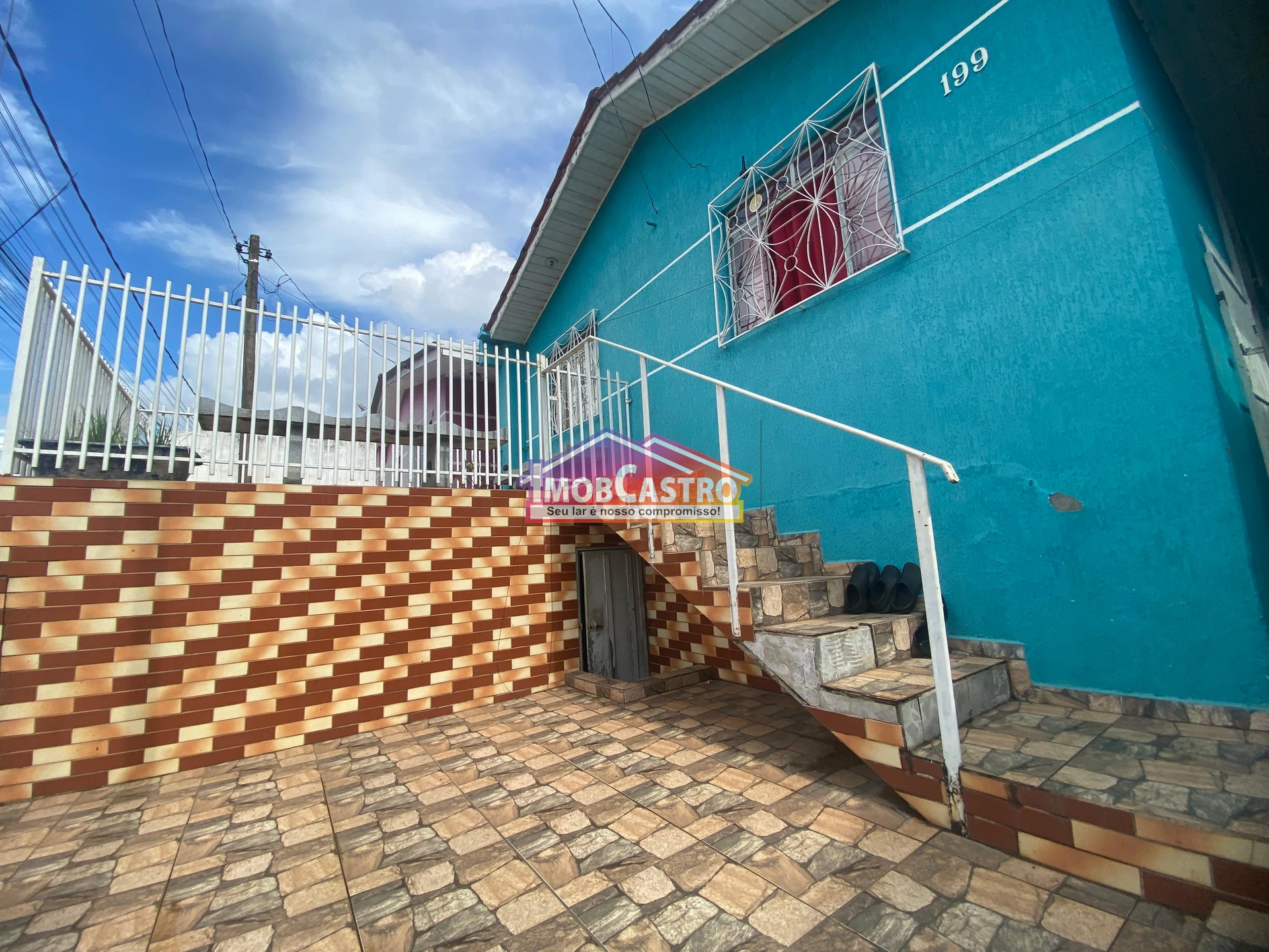 <strong>CASA DE 3 QUARTOS COM GARAGEM COBERTA - JARDIM ARAPONGAS</strong>