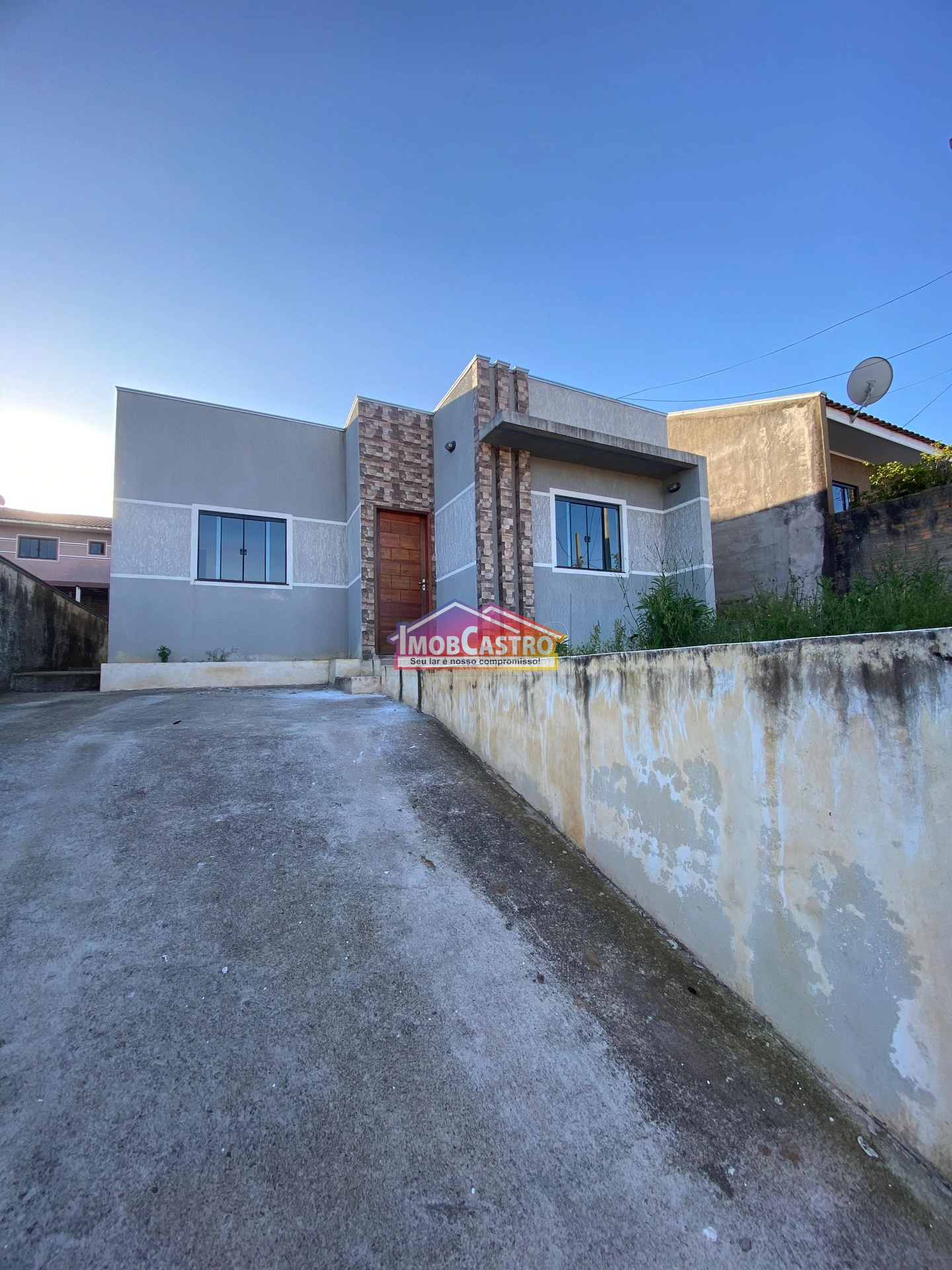 <strong>CASA DE 2 DORMITORIOS COM 220M² DE TERRENO - SÃO MIGUEL</strong>