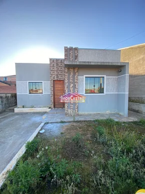 <strong>CASA DE 2 DORMITORIOS COM 220M² DE TERRENO - SÃO MIGUEL</strong>