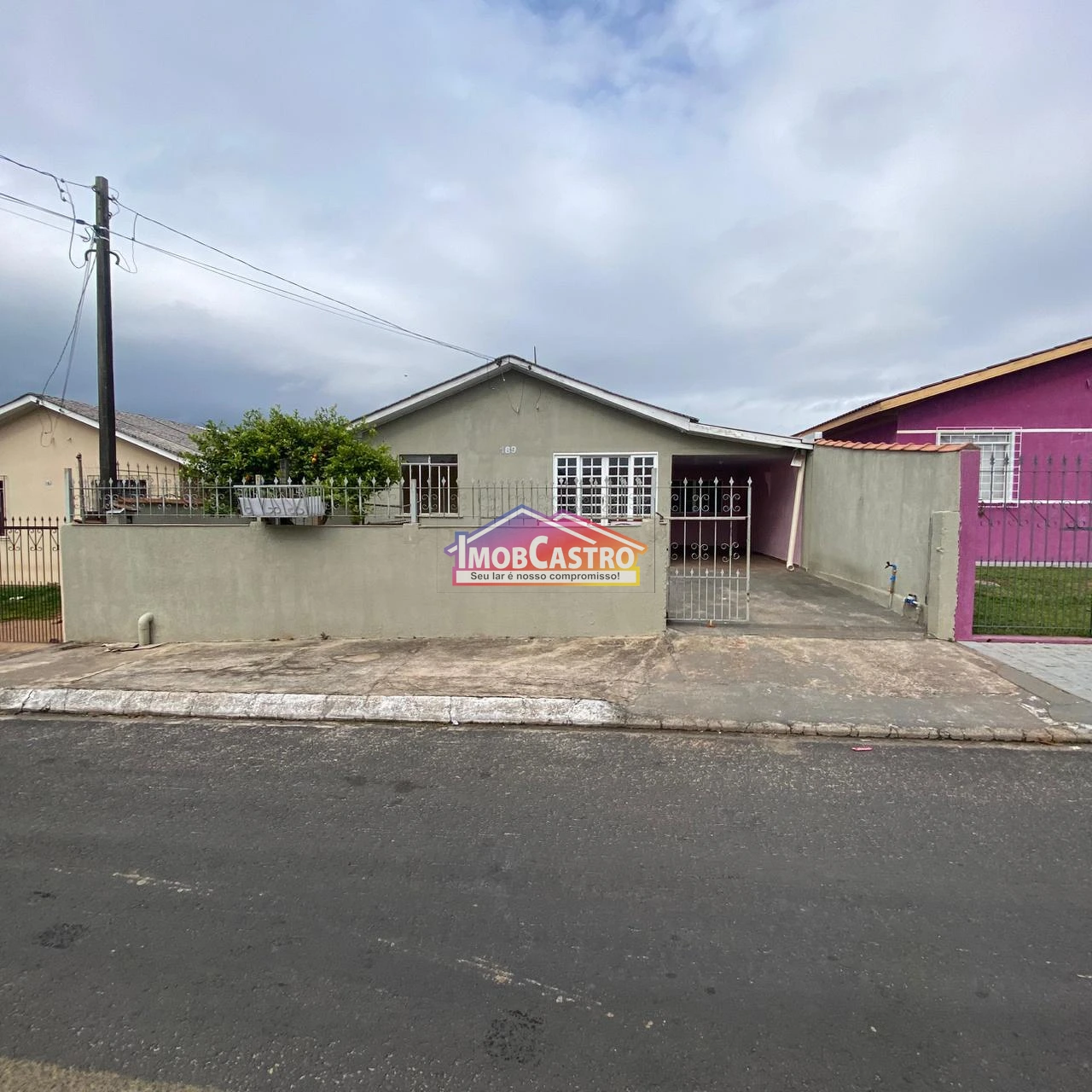 <strong>CASA COM EDÍCULA E 3 QUARTOS PRONTA PARA MORAR - CANTA GALO</strong>