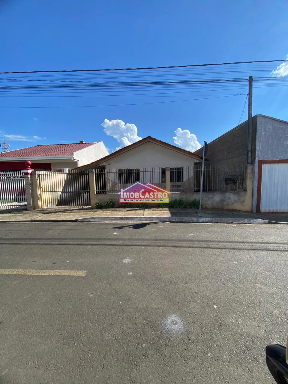 <strong>CASA DE 2 QUARTOS COM TERRENO DE 300M² - JARDIM BELA VISTA</strong>