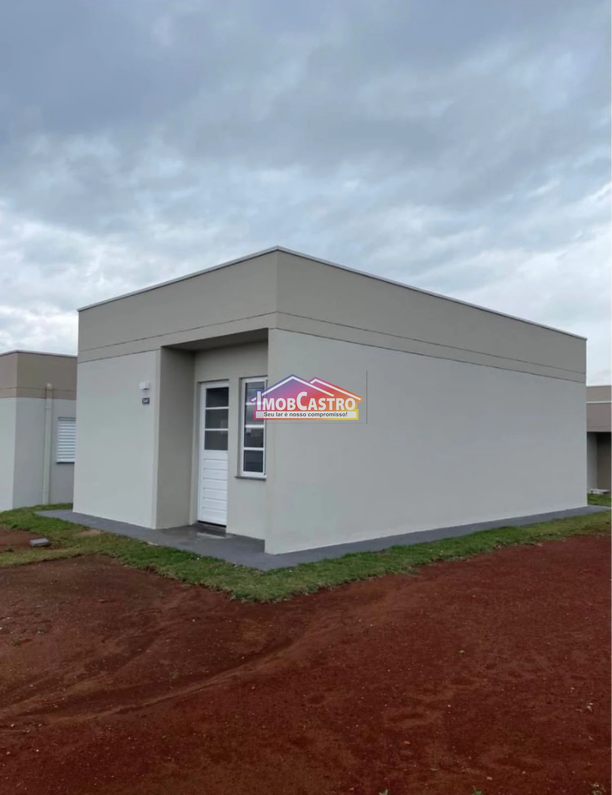 <strong>CASA PRONTA PARA MORAR COM 2 QUARTOS E MURADA - UVARANAS</strong>