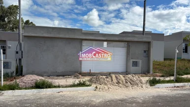 <strong>CASA PRONTA PARA MORAR COM 2 QUARTOS E MURADA - UVARANAS</strong>