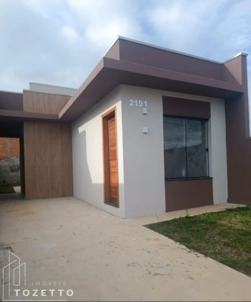 <strong>Casa de 2 quartos com PASSAGEM LATERAL no Jardim Veneza</strong>