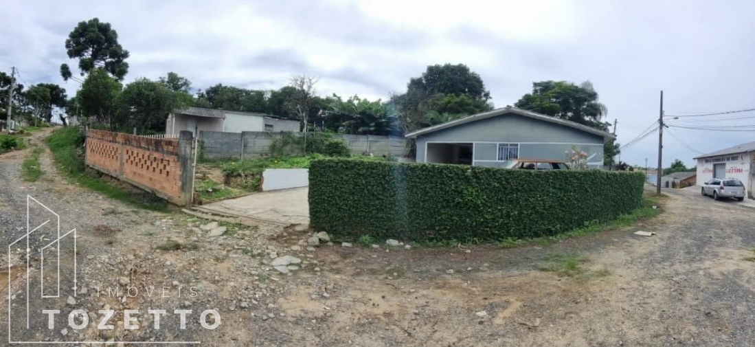 <strong>Casa com 2 quartos e um excelente terreno - Vila Cristina.</strong>